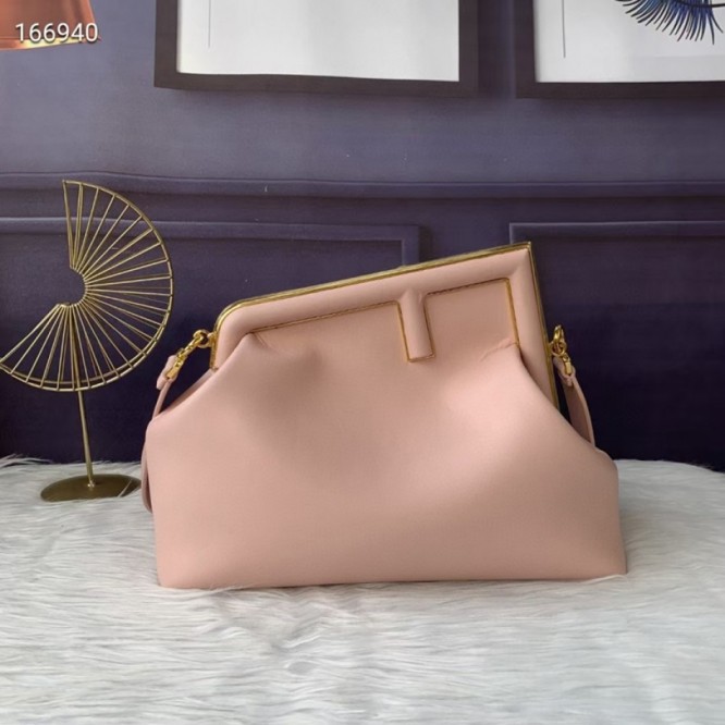 FENDI フェンディ 2021年最新なクラシックな ショルダーバッグ