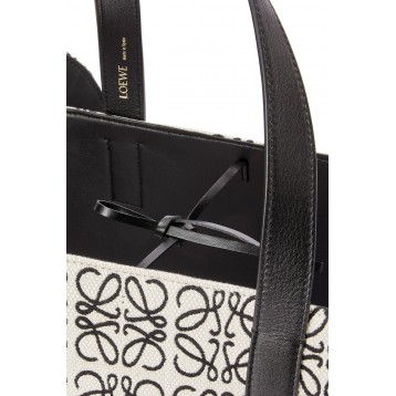 新作★LOEWE★エレファント バスケットバッグ (アナグラムジャカード&カーフ) A546T21X05 新作★LOEWE★エレファント バスケットバッグ (アナグラムジャカード&カーフ) A546T21X05