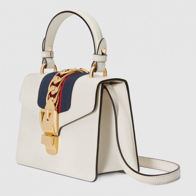 【GUCCI】人気の〔シルヴィ〕レザー ミニバッグ★すぐ届く！