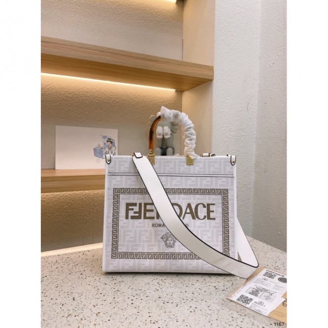 FENDI フェンディ なクラシックな ショルダーバッグハンドバッグ