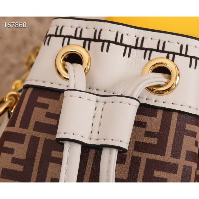 FENDI フェンディ 2021年最新なクラシックな ショルダーバッグ