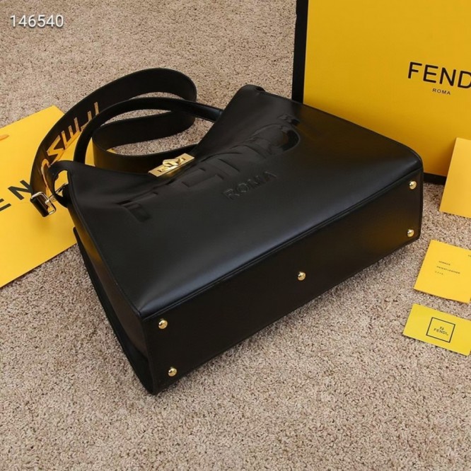 FENDI フェンディ 2021年最新なクラシックな ショルダーバッグ