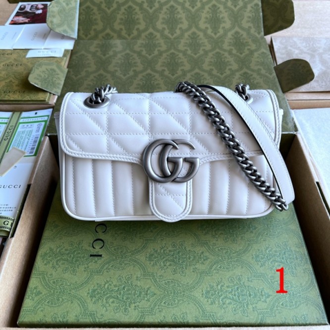 Gucci〔GGマーモント〕 キルティング ミニバッグ446744