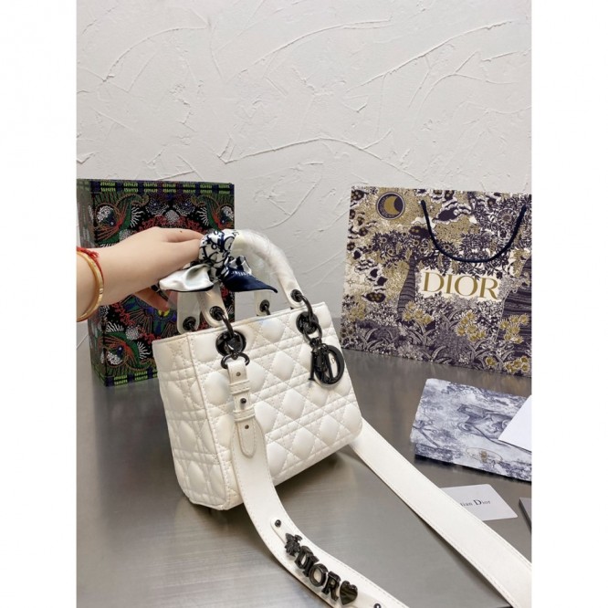 Dior バッグ《LADY DIOR MY ABCDIOR》ブラック カナージュ   M0538BCAL_M900