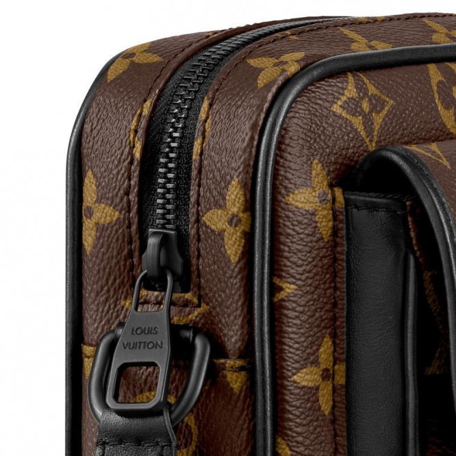 LOUIS VUITTON クリストファーウエアラブル ウォレット M69404