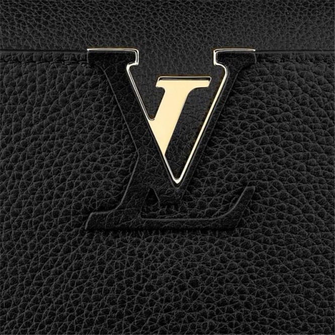 LOUIS VUITTON の黒いハンドバッグ M48864
