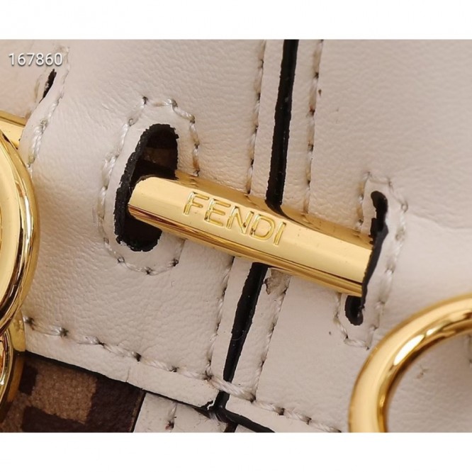 FENDI フェンディ 2021年最新なクラシックな ショルダーバッグ