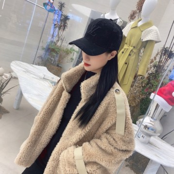 Louis Vuittonルイ・2022年最新キャップ スポーツ帽子 男女兼用 日よけ 野球帽 帽子 ベースボールキャップ Louis Vuittonルイ・2022年最新キャップ スポーツ帽子 男女兼用 日よけ 野球帽 帽子 ベースボールキャップ