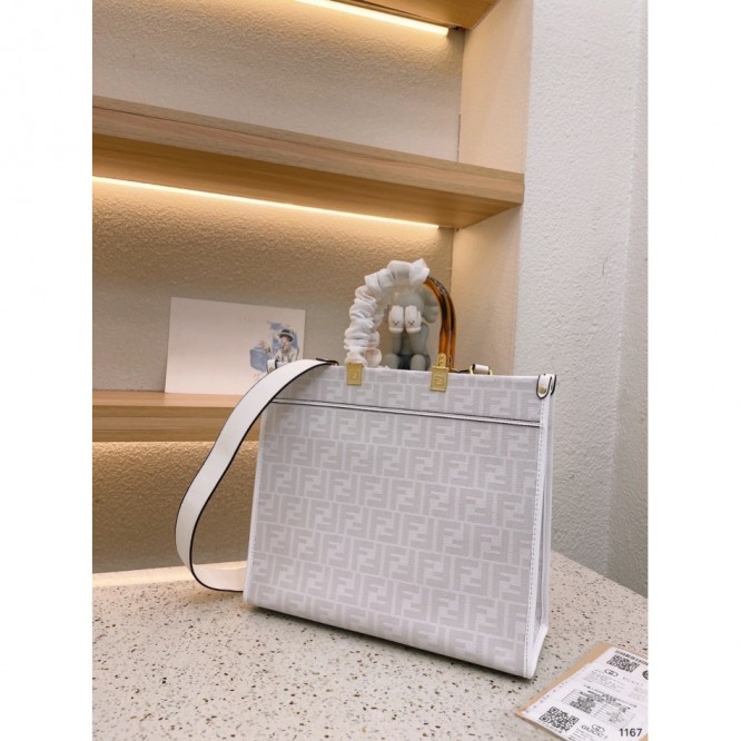 FENDI フェンディ なクラシックな ショルダーバッグハンドバッグ