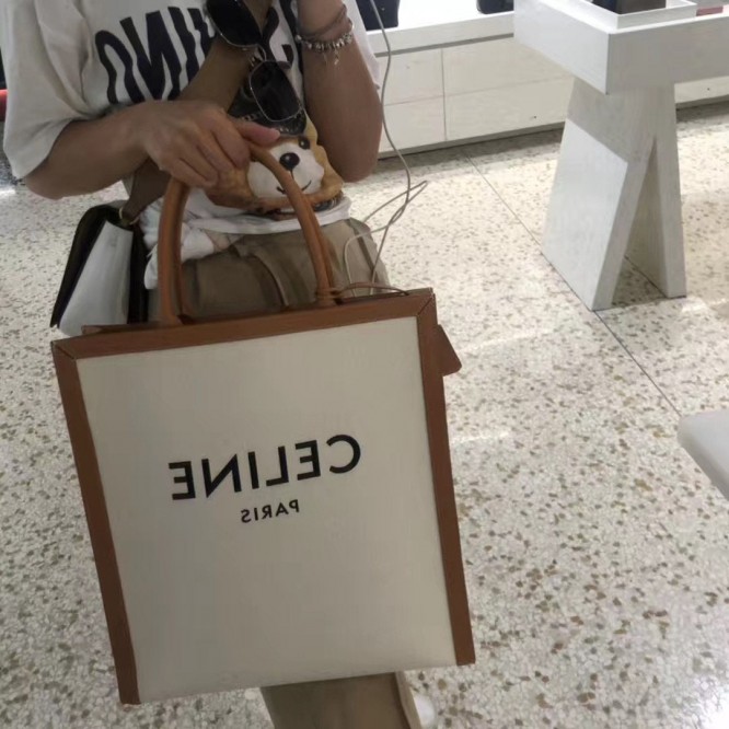 【CELINE】永遠の定番クラシックトートから | 夏にも持ちたい帆布バッグ新登場