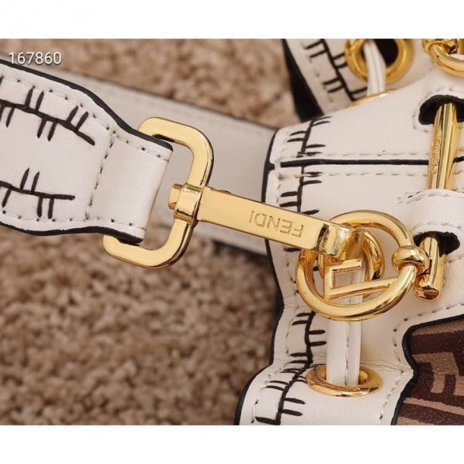 FENDI フェンディ 2021年最新なクラシックな ショルダーバッグ