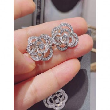 カメリア コレクション イヤリング18Kホワイトゴールド、ダイヤモンド カメリア コレクション イヤリング18Kホワイトゴールド、ダイヤモンド