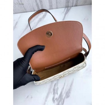 Celine・TRIOMPHECANVASロゴプリントとカーフレザーストラップクラッチ Celine・TRIOMPHECANVASロゴプリントとカーフレザーストラップクラッチ