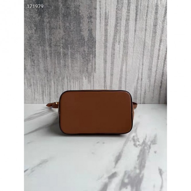 Celine・CUIRTRIOMPHEスモールスムースカーフスキンバケットバッグ