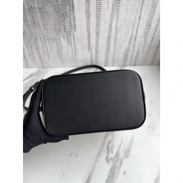 Celine・CUIRTRIOMPHEスモールファブリックとカーフレザーのバケットバッグ Celine・CUIRTRIOMPHEスモールファブリックとカーフレザーのバケットバッグ