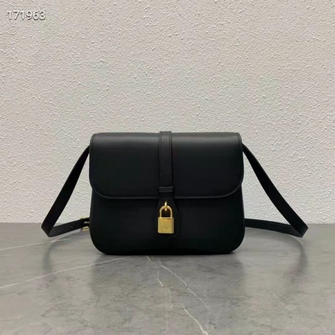 Celine・滑らかなカーフスキンのミディアムタブーバッグ