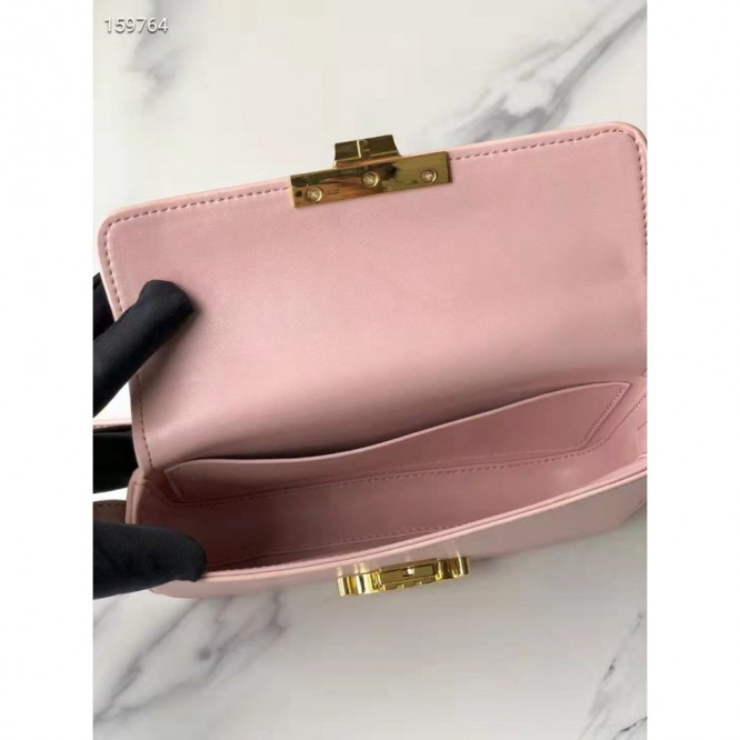 Celine・シャイニーカウレザーチェーンショルダーバッグ