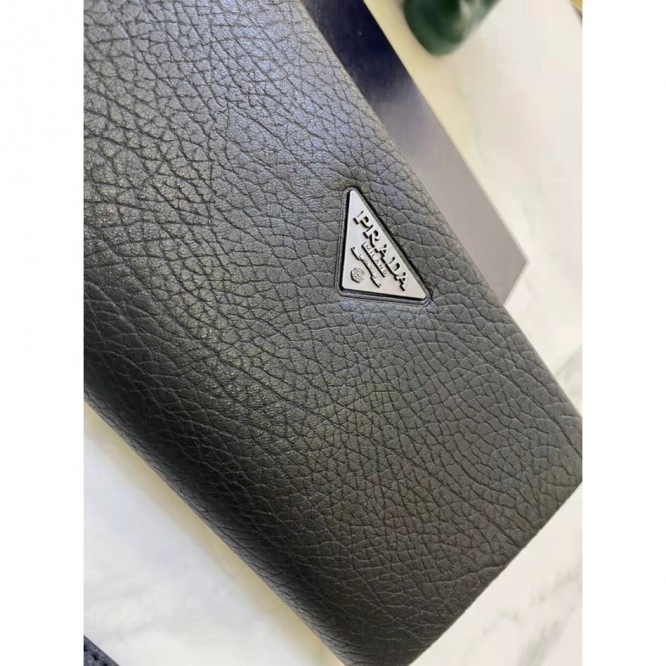 PRADA・レザー コンチネンタルウォレット 財布 ファスナー長財布