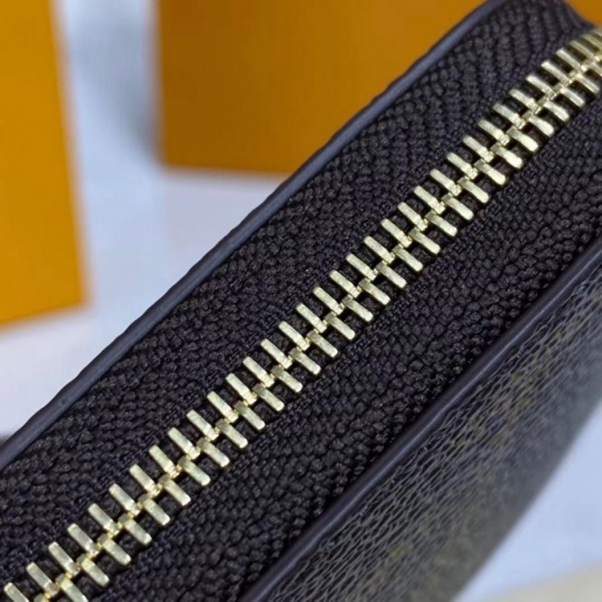 LOUIS VUITTON M69354  ジッピー・コインパースキーケース