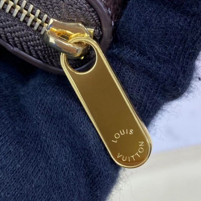 LOUIS VUITTON M69354  ジッピー・コインパースキーケース