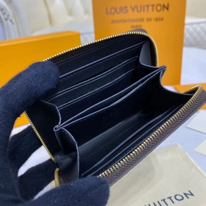 LOUIS VUITTON M69354  ジッピー・コインパースキーケース