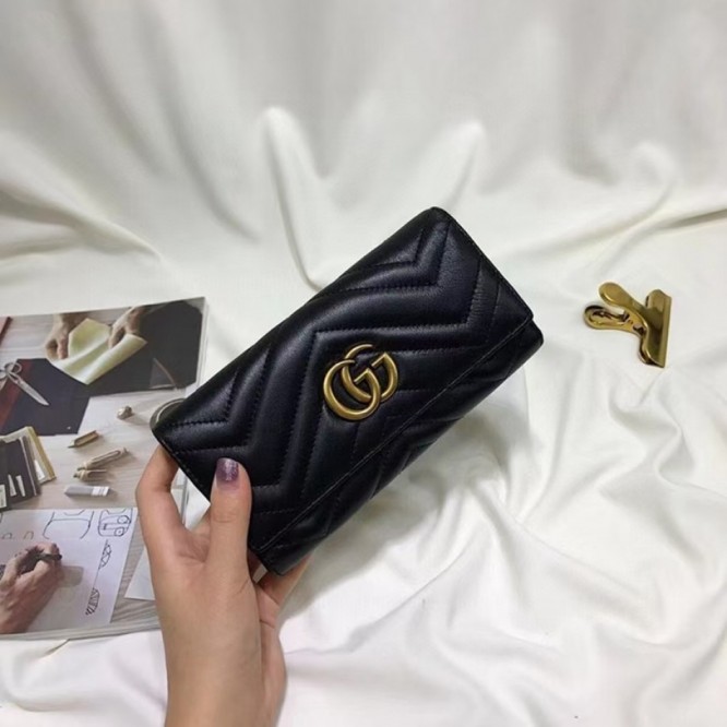 Gucci・〔GGマーモント〕 コンチネンタルウォレット財布
