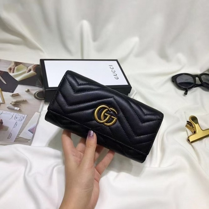 Gucci・〔GGマーモント〕 コンチネンタルウォレット財布