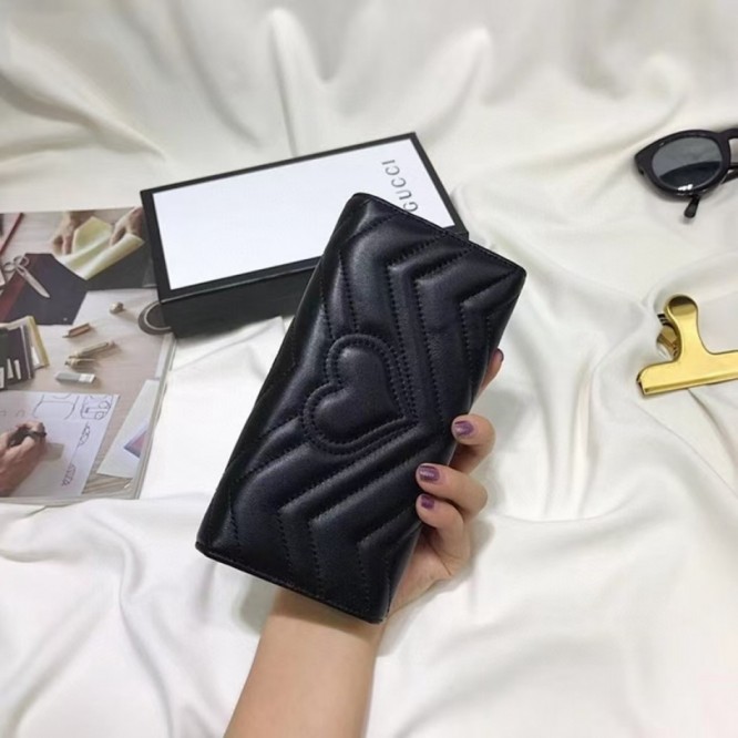 Gucci・〔GGマーモント〕 コンチネンタルウォレット財布