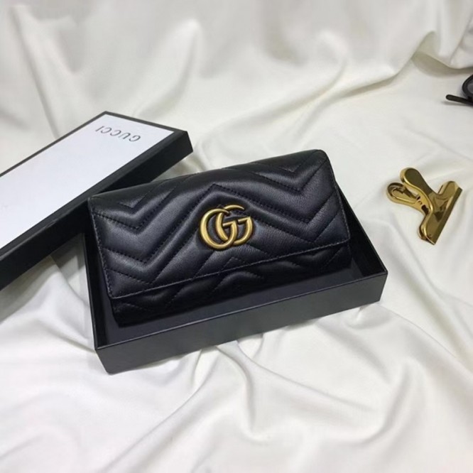 Gucci・〔GGマーモント〕 コンチネンタルウォレット財布