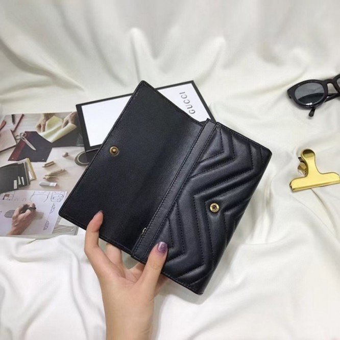 Gucci・〔GGマーモント〕 コンチネンタルウォレット財布