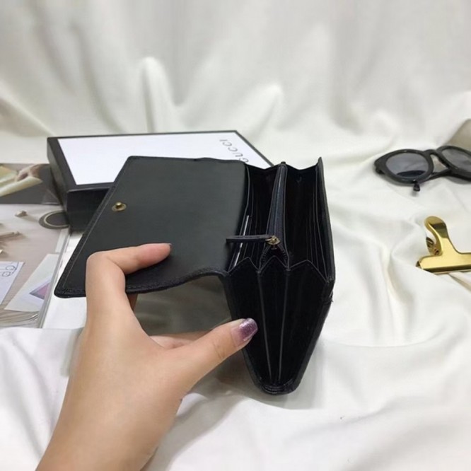 Gucci・〔GGマーモント〕 コンチネンタルウォレット財布