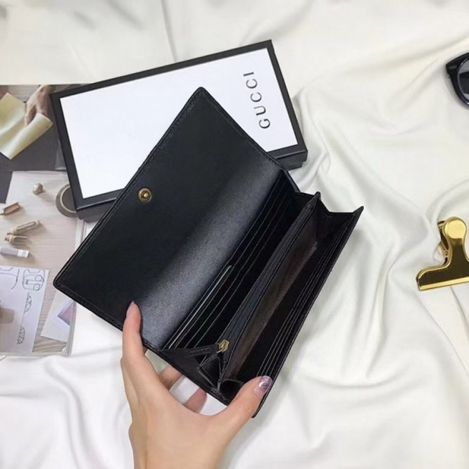 Gucci・〔GGマーモント〕 コンチネンタルウォレット財布