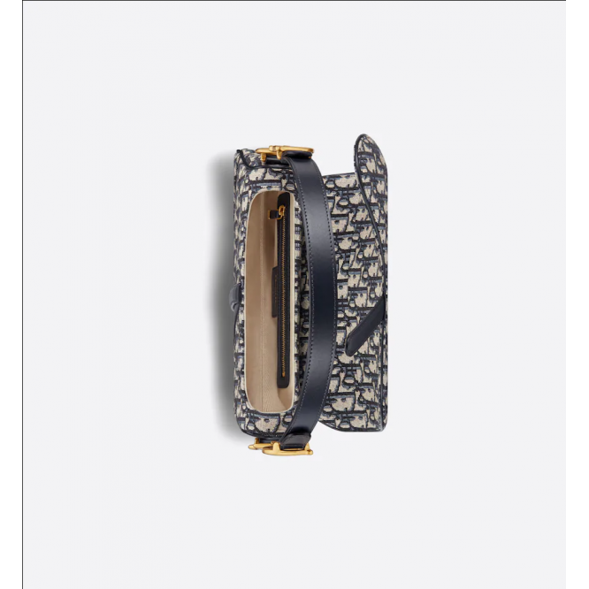 【DIOR】 STORY 雑誌掲載！稲沢朋子さん愛用の大人気バッグが登場！SADDLE ミニバッグ