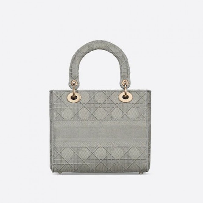 【DIOR】雑誌で大変話題国内品切れ続出！入手困難！憧れのMedium Lady D-Lite Bag！ 刺繍キャンバス グレー バッグ。