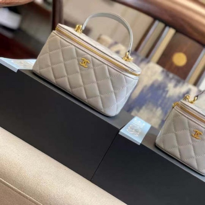 限定30個！売り切れ次第終わり！【CHANEL 】CLASSY雑誌掲載松島花さん愛用★新作バニティーバッグ