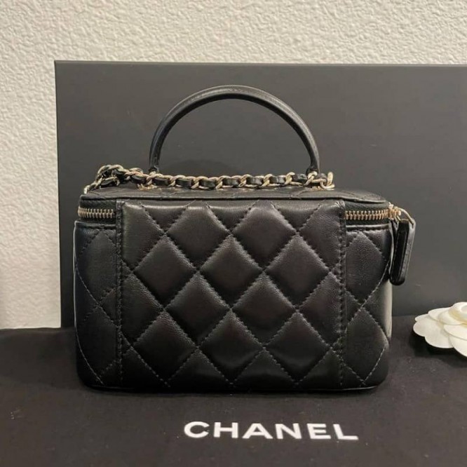 限定30個！売り切れ次第終わり！【CHANEL 】CLASSY雑誌掲載松島花さん愛用★新作バニティーバッグ