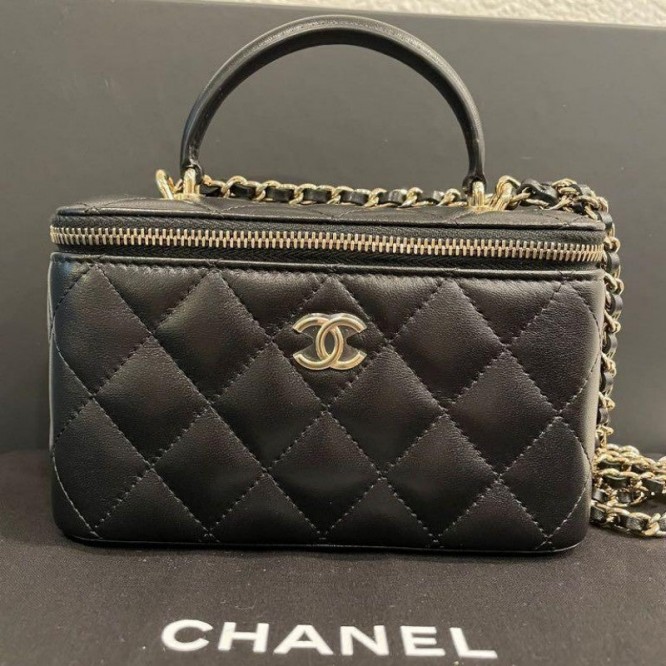 限定30個！売り切れ次第終わり！【CHANEL 】CLASSY雑誌掲載松島花さん愛用★新作バニティーバッグ