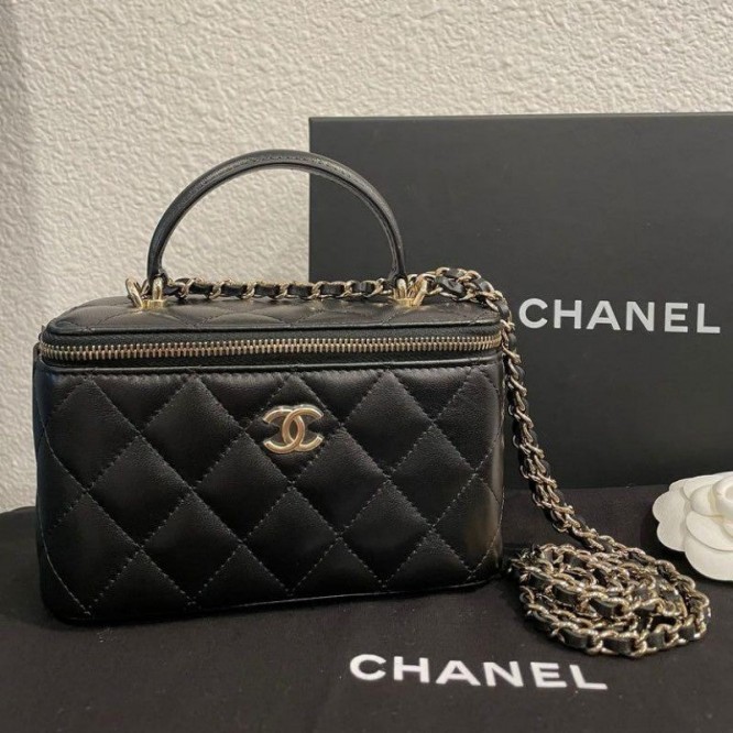 限定30個！売り切れ次第終わり！【CHANEL 】CLASSY雑誌掲載松島花さん愛用★新作バニティーバッグ