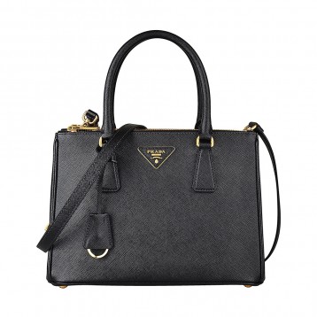 STORY雑誌掲載！高垣麗子さん愛用の新作バッグが登場！PRADA ガレリア スモール スクエア バッグ！！まさに「今」持ちたい！