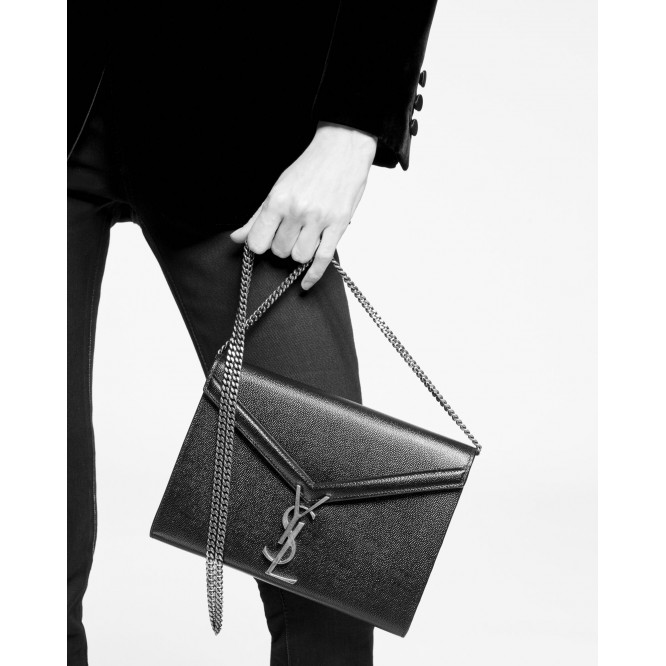 【Saint Laurent】今季のトレンド！★オードリー亜谷香さん愛用★カサンドラ チェーンウォレット（グレイン ド プードル エンボスレザー）