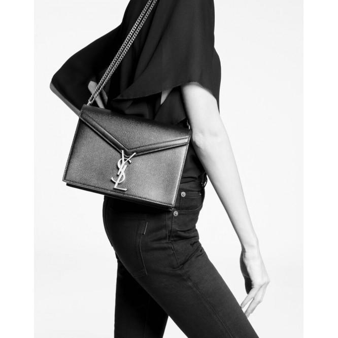 【Saint Laurent】今季のトレンド！★オードリー亜谷香さん愛用★カサンドラ チェーンウォレット（グレイン ド プードル エンボスレザー）