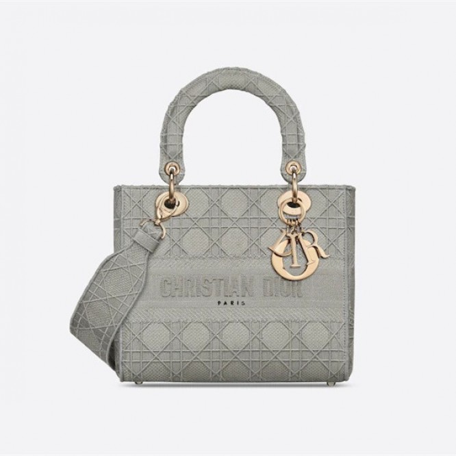 【DIOR】雑誌で大変話題国内品切れ続出！入手困難！憧れのMedium Lady D-Lite Bag！ 刺繍キャンバス グレー バッグ。
