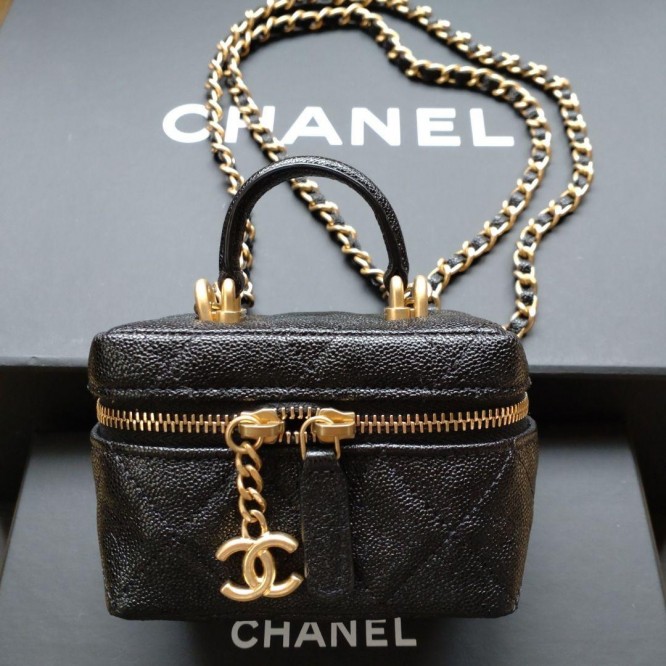 限定30個！売り切れ次第終わり！【CHANEL 】CLASSY雑誌掲載松島花さん愛用★新作バニティーバッグ
