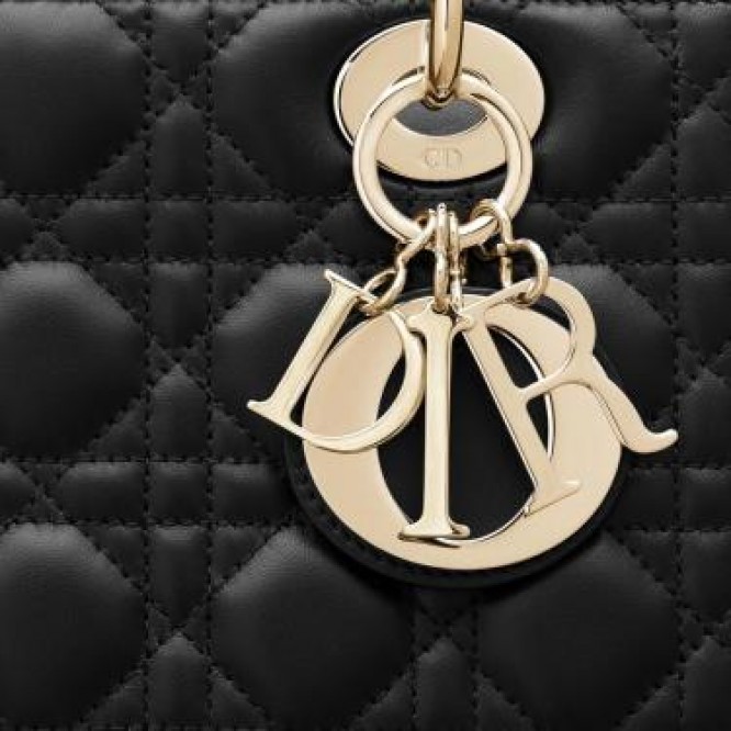 ⚡絶好の機会をお見逃しなく!雑誌掲載!【DIOR】 LADY DIOR ミディアムバッグ