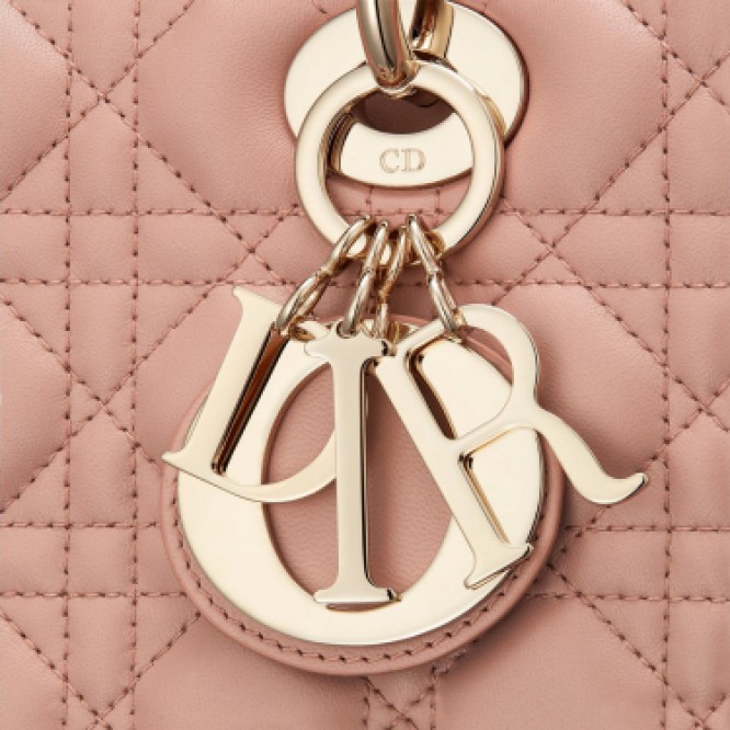 ⚡絶好の機会をお見逃しなく!雑誌掲載!【DIOR】 LADY DIOR ミディアムバッグ