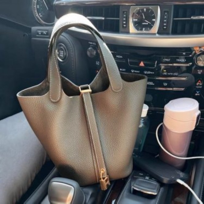 [HERMES]牛革ピコキューブバッグ　2サイズ(ポーチ付き)ひなたまりん様ちぴたん様ご愛用★おまけ付き　本革